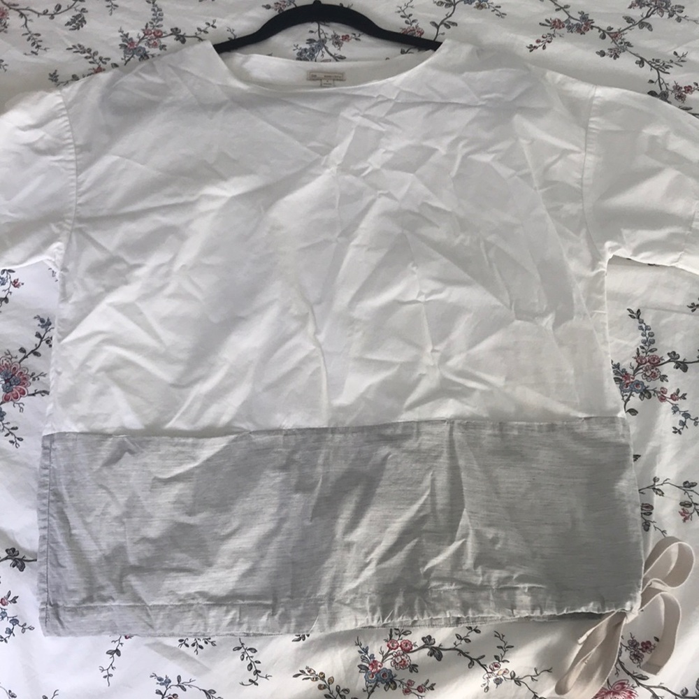 Gap women’s Small two toned shirt